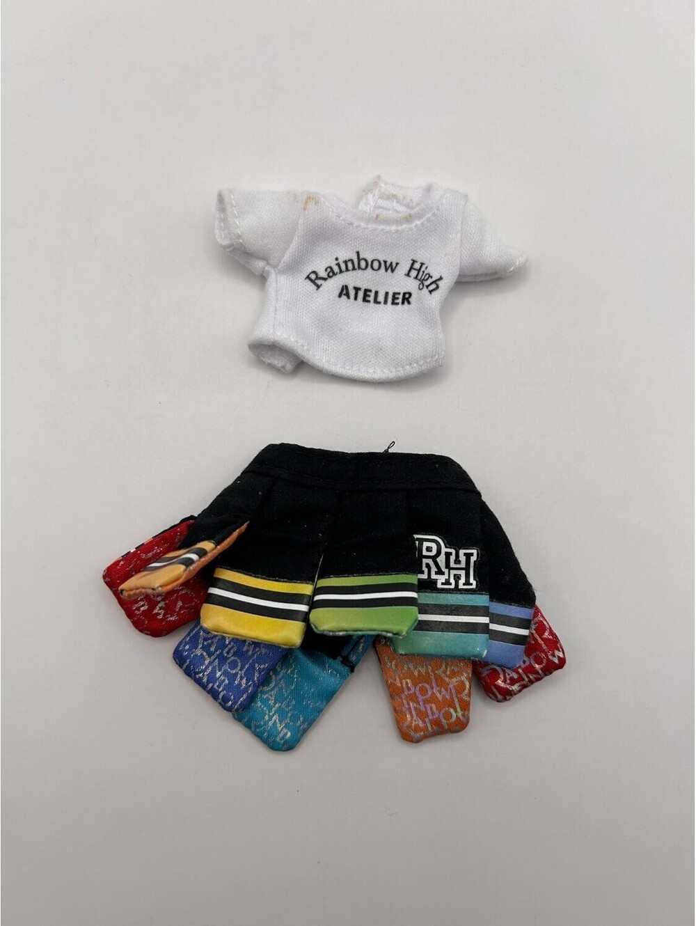 Rainbow High Atelier White Tee Amaya Raine Rainbow Pleated Skirt Doll Outfit Set